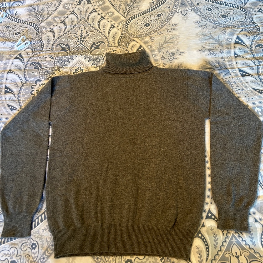 100% grey cashmere sweater, turtle neck, long sleeve. Size medium.